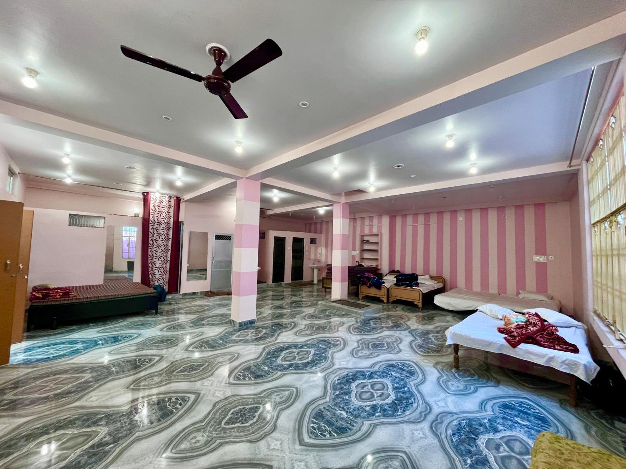 Trilok Residency - Dashashwamedh Варанаси Екстериор снимка