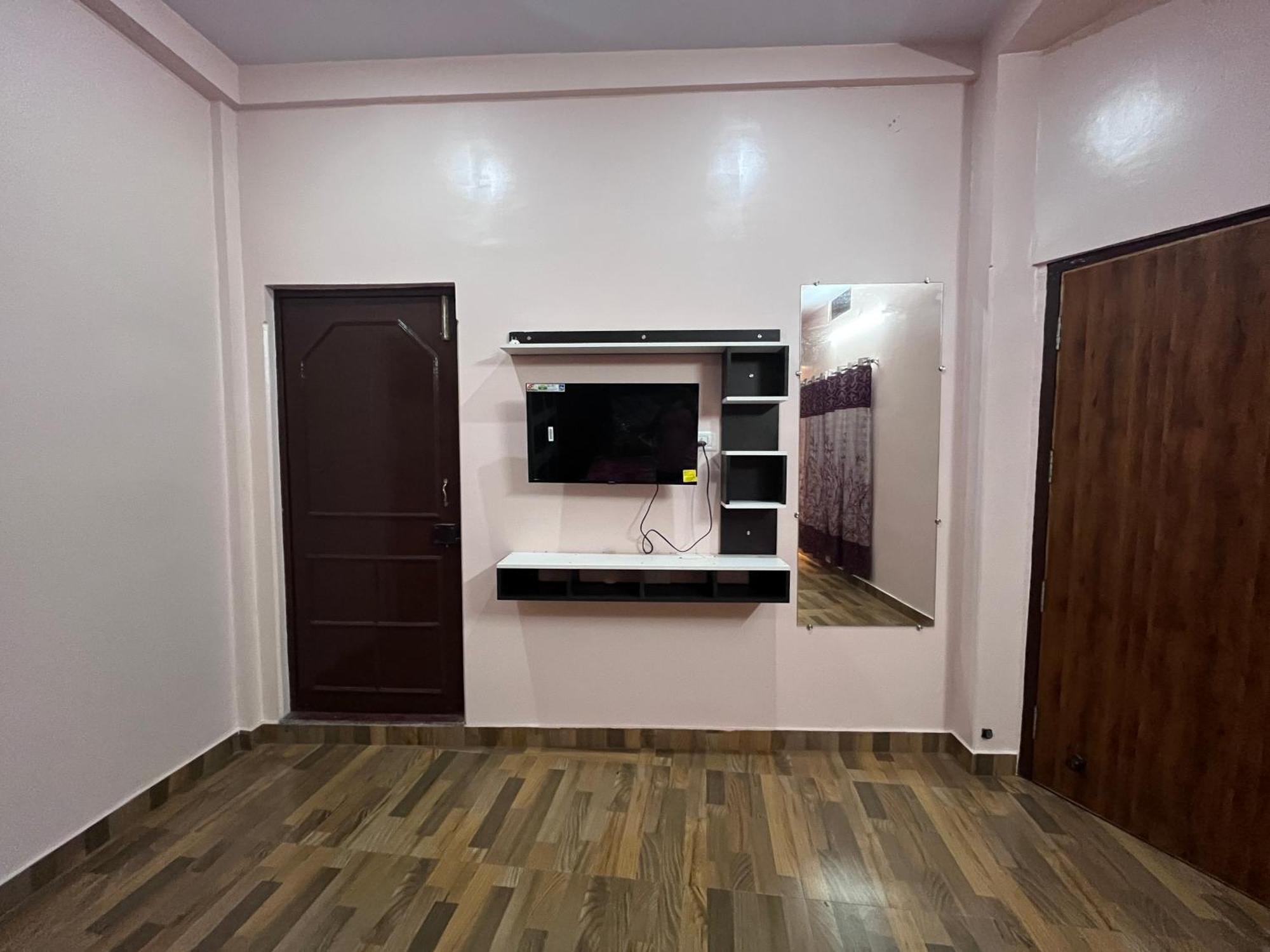 Trilok Residency - Dashashwamedh Варанаси Екстериор снимка