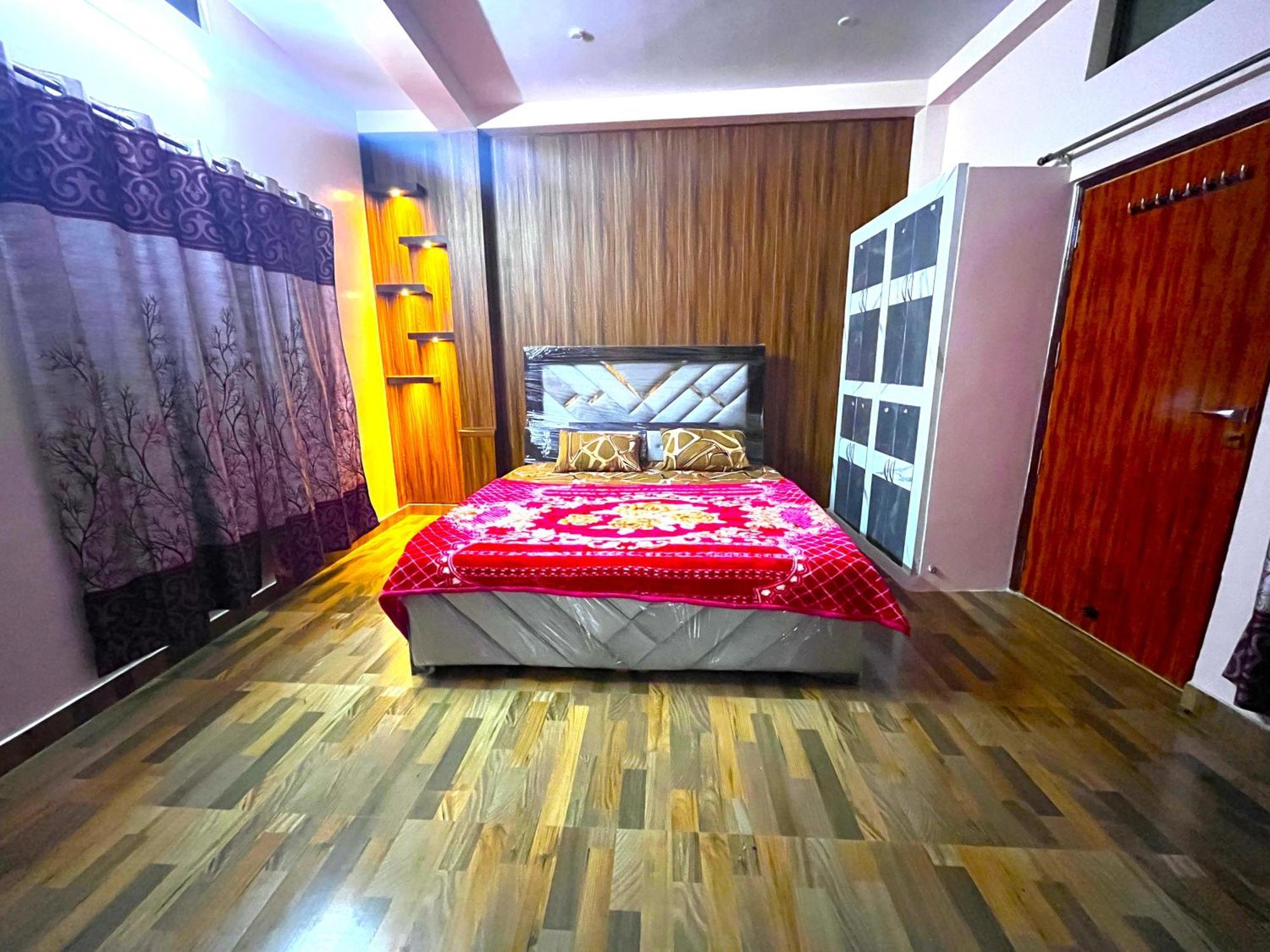 Trilok Residency - Dashashwamedh Варанаси Екстериор снимка